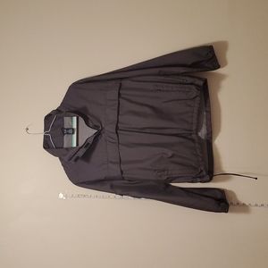 Great light coat. 3 zippered pockets. Could wear for travel, for a day out etc.